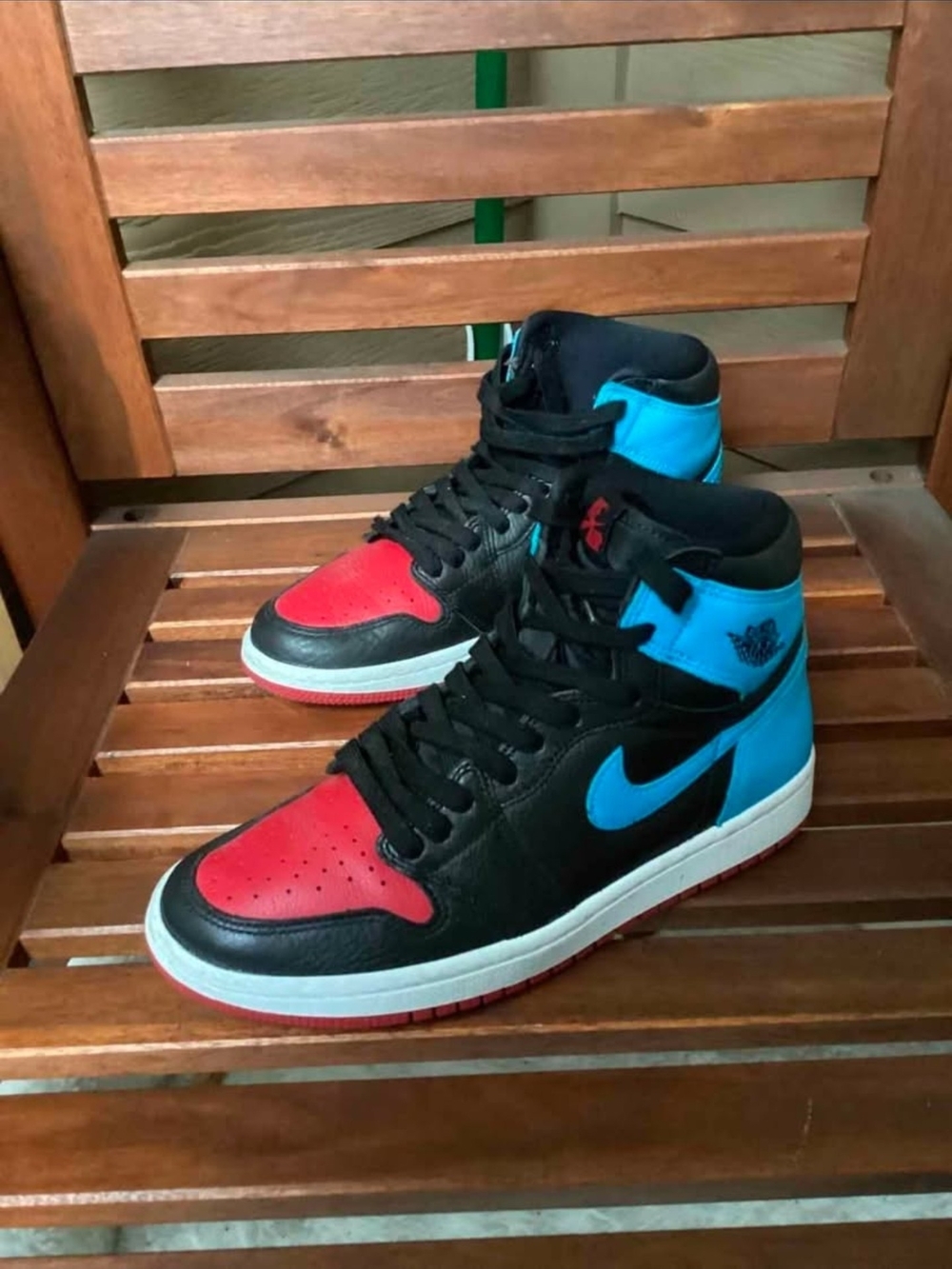 Nike Air Jordan Mid 1 sneaker Men’s Size 7 - Picture 2 of 5